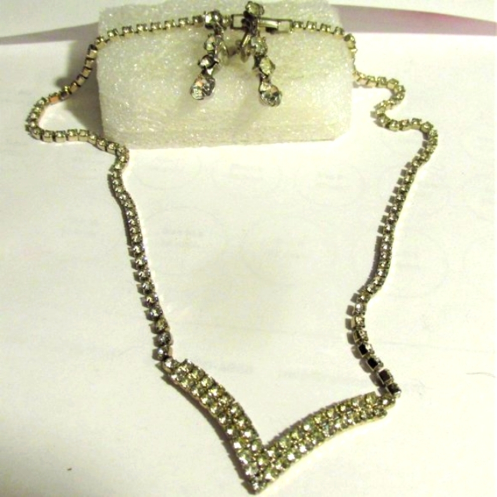 Vintage Sparkly Rhinetone Necklace & screw Back Earring
